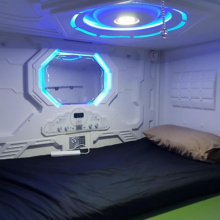 Abbotsford Private Rooms & Pods - 15 Charles Homestay Мелбърн Екстериор снимка