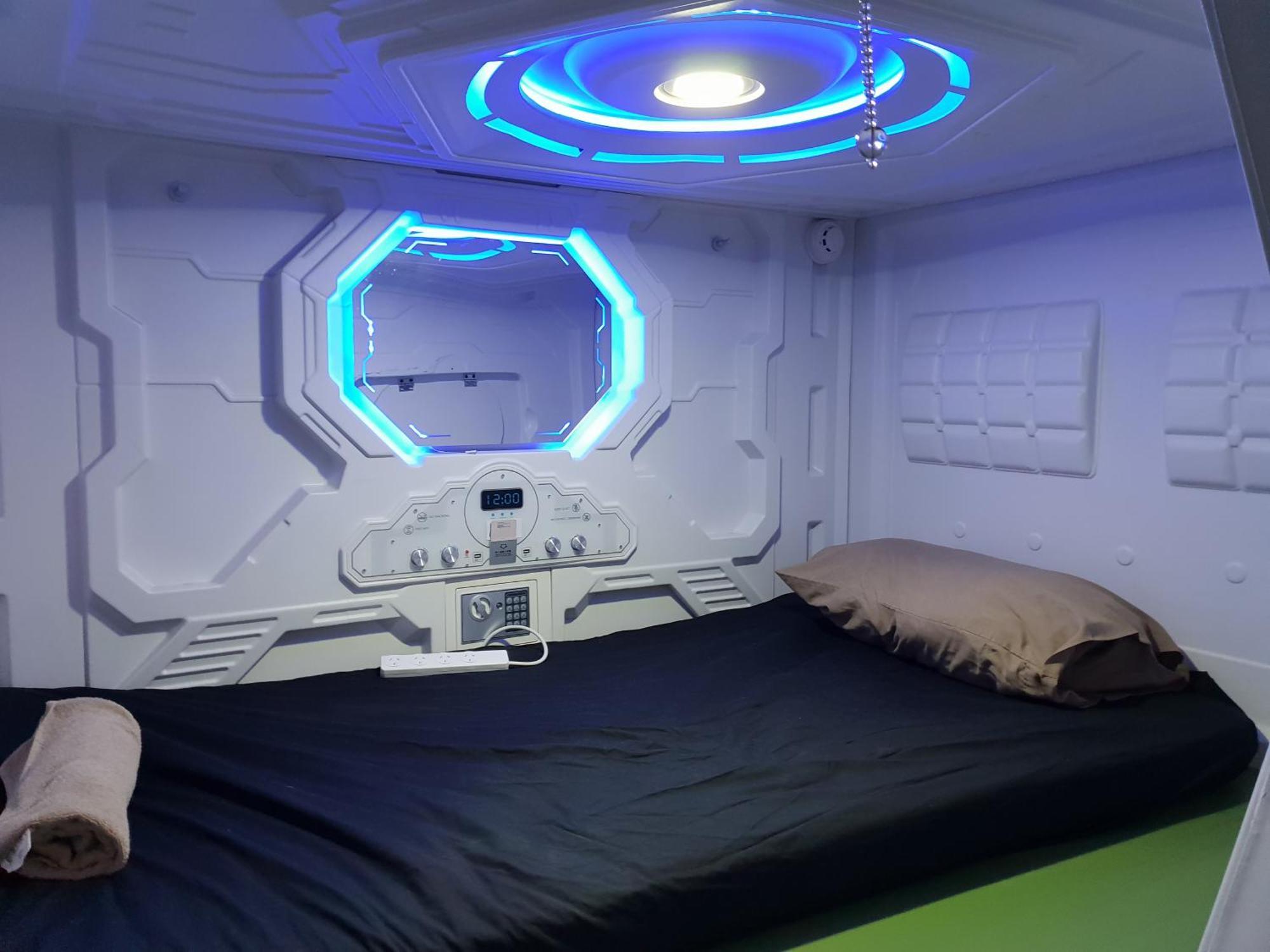 Abbotsford Private Rooms & Pods - 15 Charles Homestay Мелбърн Екстериор снимка