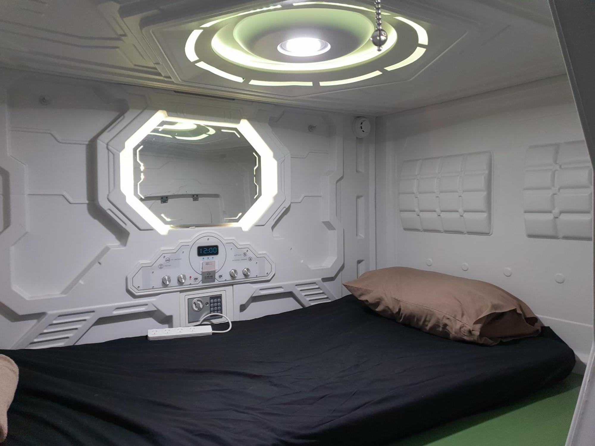 Abbotsford Private Rooms & Pods - 15 Charles Homestay Мелбърн Екстериор снимка