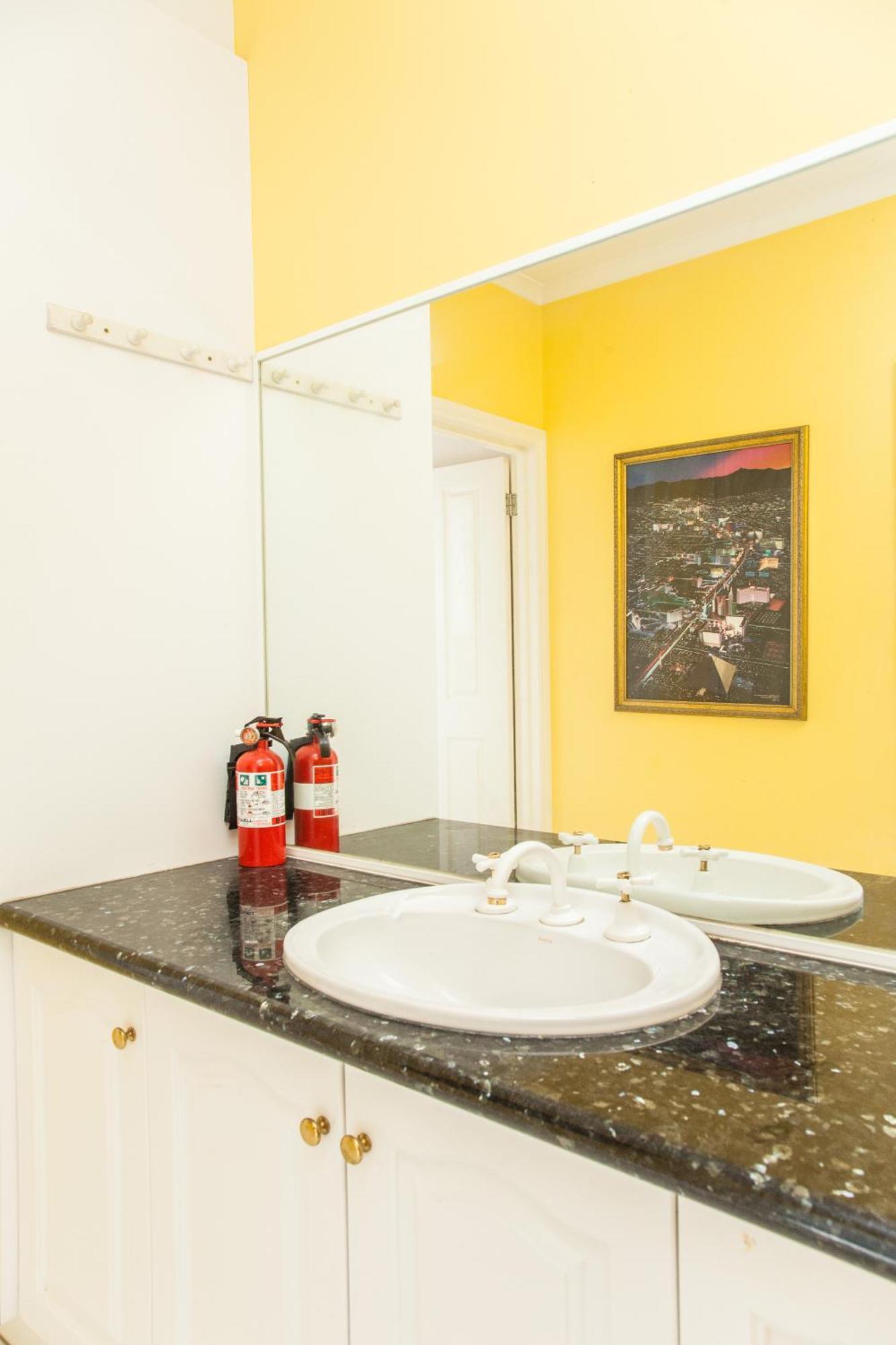 Abbotsford Private Rooms & Pods - 15 Charles Homestay Мелбърн Екстериор снимка