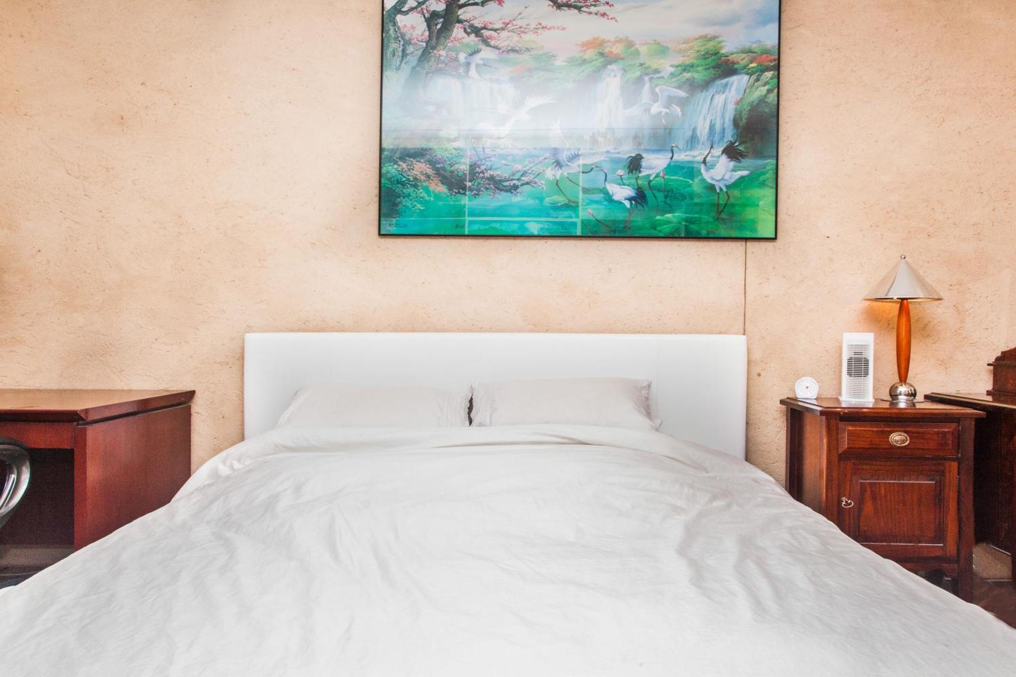 Abbotsford Private Rooms & Pods - 15 Charles Homestay Мелбърн Екстериор снимка